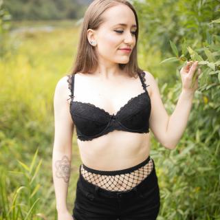 Nature Babe Strip Set photo gallery by Lizzie Love
